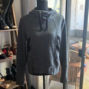 ALO YOGA hoodie with mesh sides. To adjustable zipper fronts.